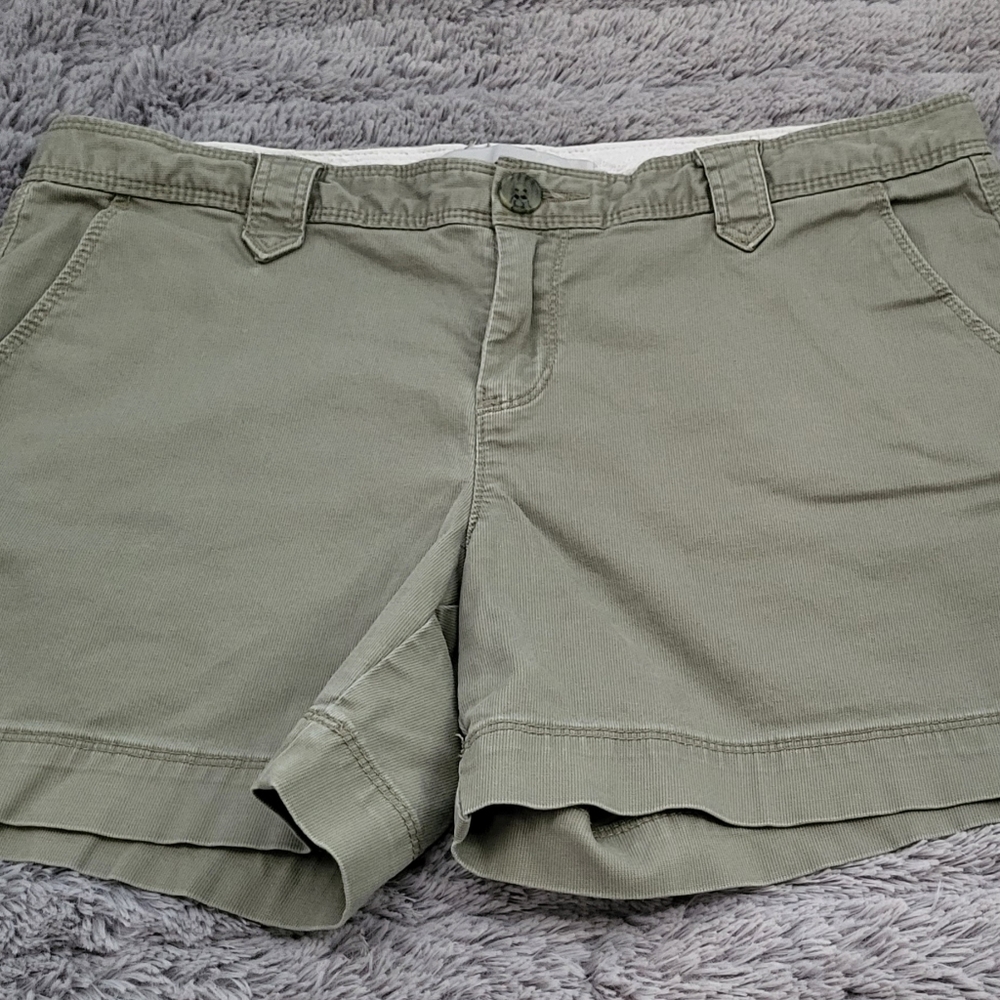 😁*BOGO SALE*😁  Old Navy green shorts size 8